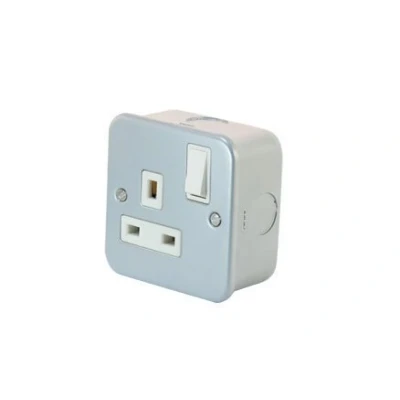 Image of 13 Amp Socket Outlet 1 Gang Switched SP in Metal Clad