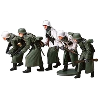 Image of Military Miniatures German Assault Infantry Winter Gear 1:35 Scale Tamiya