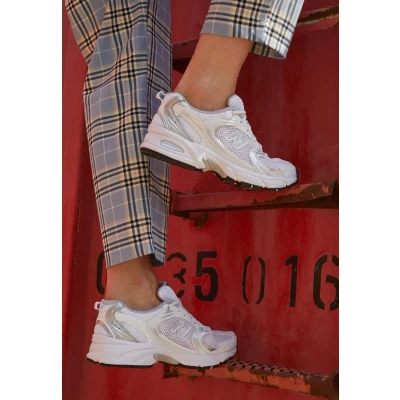 Image of New Balance 530 women&#039;s Shoes (Trainers) in White