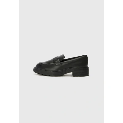 Image of Clarks Moccasins, Women&#039;s, Size: 7.5, Black shoes
