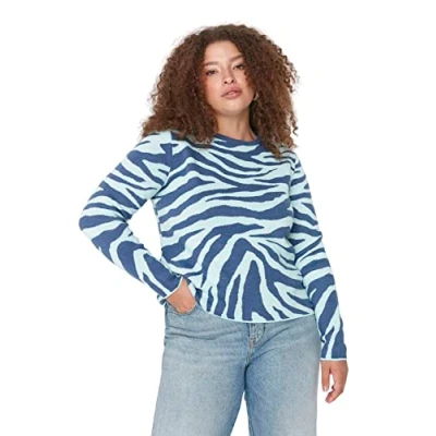 Image of Trendyol Women&#039;s Crew Neck Jacquard Fitted Plus Size Sweater Sweatshirt, Mint, XXL