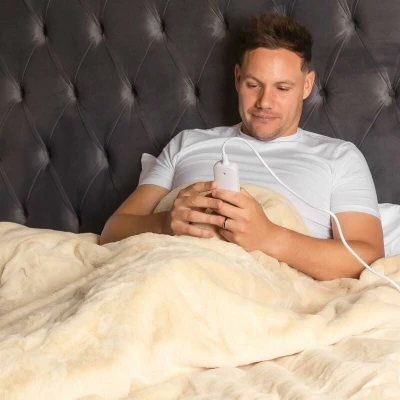 Image of Purus Cream Faux Fur Heated Throw Electric Blanket, 160 x 130cm Blanket Machine Washable Overblanket with 12HR Timer and 9x Control Heat Settings