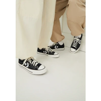 Image of Converse STAR Player 76 Unisex Trainers, Size: 2.5, Black/vintage white Leather and textile