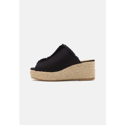Image of Castaner Queral women&#039;s Mules / Casual Shoes in Black