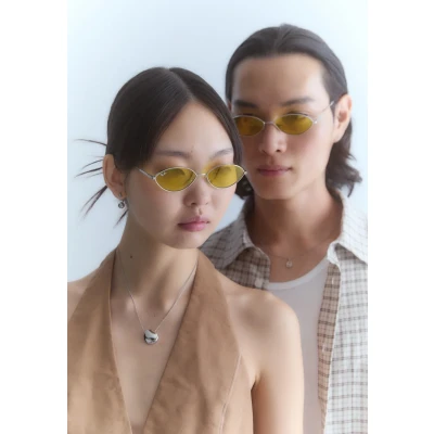 Image of Ray Ban Unisex RB3757 KAI 003/6D Sunglasses Metal Silver Yellow Round Normal