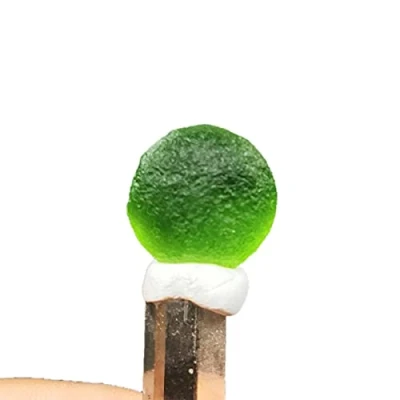 Image of HCHL Moldavite stone, Real Raw 1PC green Czech Meteorite Impact Glass Rough Stone crystal Energy jewelry, women&#039;s jewelry (Color : 10MM, Size 1PCS)