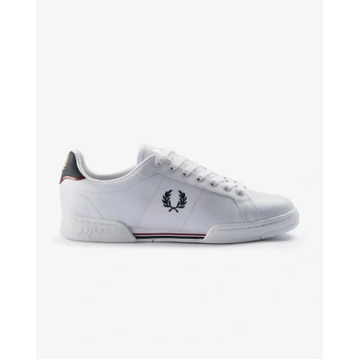 Image of Fred Perry B722 LEATHER men&#039;s Shoes (Trainers) in White