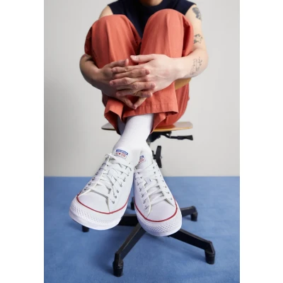 Image of Converse Chuck Taylor ALL STAR OX Unisex Trainers, Size: 10.5, White Leather