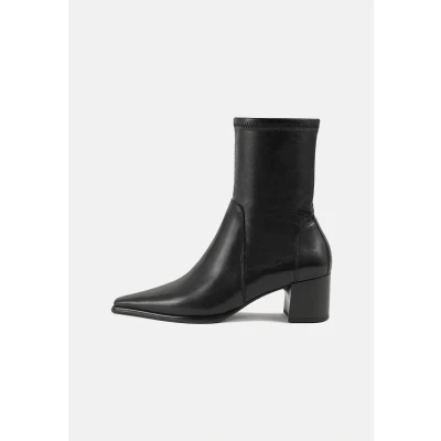 Image of Vagabond Giselle Classic ankle boots, Women&#039;s, Size: 3, Black leather and imitation
