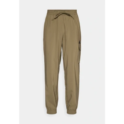 Image of adidas Sportswear Essentials Small LOGO Trousers, Men&#039;s, Size: XS, Olive strata/black