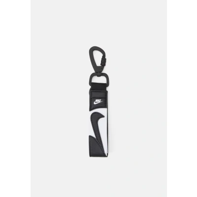 Image of Nike Sportswear Premium KEY Holder Unisex Keyring, Size: One Size, Black/white