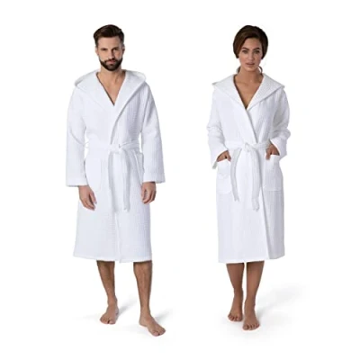 Image of möve Piquée hooded bathrobe in size L made of 100% cotton, snow