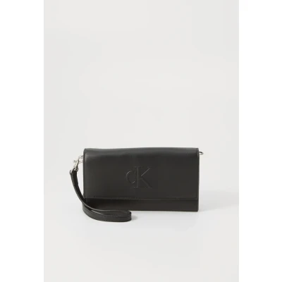 Image of Calvin Klein Jeans Sculpted LONG FOLD Strap Across body bag, Women&#039;s, Size: One Size, Black