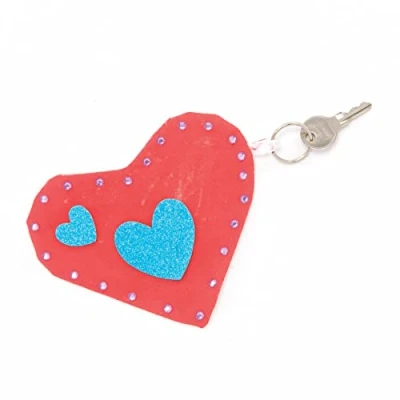 Image of Baker Ross AX719 Heart Purse Keyrings Pack of 4, Make Your Own Key Rings for Kids to Colour in, and Display