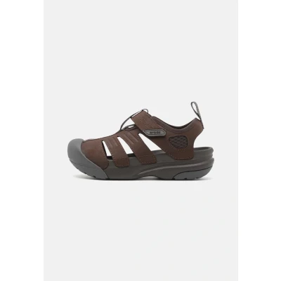 Image of Crocs Yukon Fisherman Unisex Walking sandals, Size: 5, Espresso Textile/synthetics
