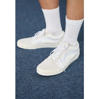 Image of Vans OLD Skool Unisex Trainers, Size: 4, White shoes