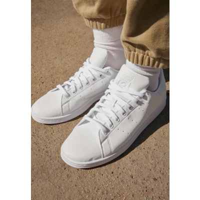 Image of adidas Originals STAN Smith Unisex Trainers, Size: 3.5, Footwear white/core black High quality imitation leather