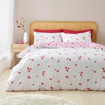 Image of Catherine Lansfield Seersucker Heart Double Duvet Cover Set with Pillowcases White/Red