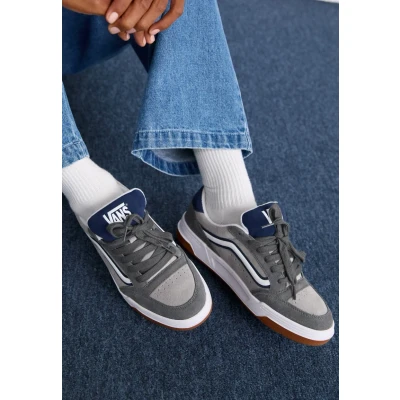 Image of Vans Hylane Unisex Trainers, Size: 3.5, Tritone grey/blue leather and imitation