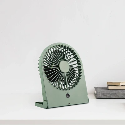 Image of Reality Leuchten Breezy rechargeable table fan, pistachio green, quiet