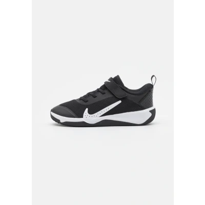 Image of Nike Performance OMNI Multi Court Unisex Neutral running shoes for kids, Size: 10.5K, Black/white Textile/synthetics