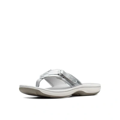 Image of Clarks Women&#039;s Breeze Sea Flip Flop, New Silver Synthetic, 3.5 UK