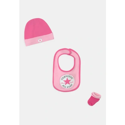 Image of Converse Chuck Infant HAT BIB Bootie SET Scarf for kids, Size: NB/0K, Cherry blossom