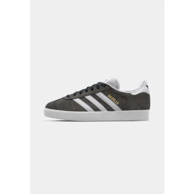 Image of adidas GAZELLE men&#039;s Shoes (Trainers) in Grey