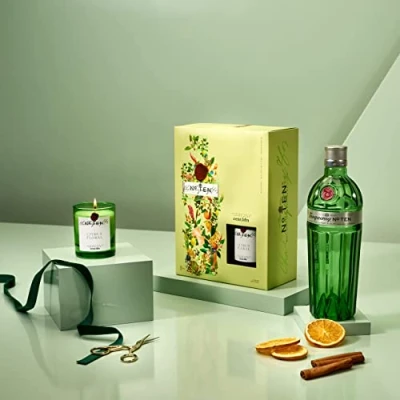 Image of Tanqueray No. TEN Gin 47.3% vol 70cl Gift Pack with a Limited Edition Candle by cent.ldn Distilled in Small Batches Whole Citrus Fruits &amp; Botanicals Set