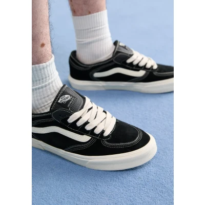 Image of Vans Rowley Classic Unisex Trainers, Size: 3.5, Black/marshmallow Suede