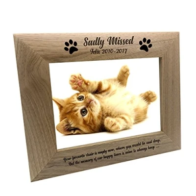 Image of ukgiftstoreonline Personalised Sadly Missed Cat Remembrance Memorial Wooden Photo Frame (5 x 7 Inch)