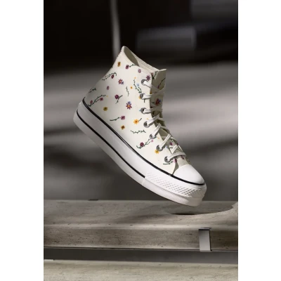 Image of Converse Chuck Taylor ALL STAR Hightop trainers, Women&#039;s, Size: 8, Egret/vintage white/black shoes