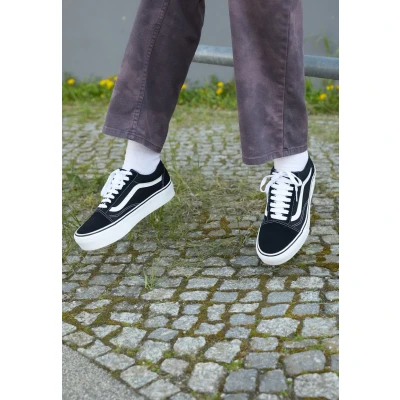 Image of Vans UA OLD Skool Platform Trainers, Women&#039;s, Size: 9, Black/white shoes