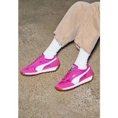 Image of Puma EASY Rider Vintage Unisex Trainers, Size: 13, Magenta gleam/white Leather and textile