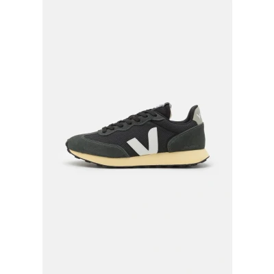 Image of Veja RIO Branco II Trainers, Men&#039;s, Size: 7, Black/white Leather and textile
