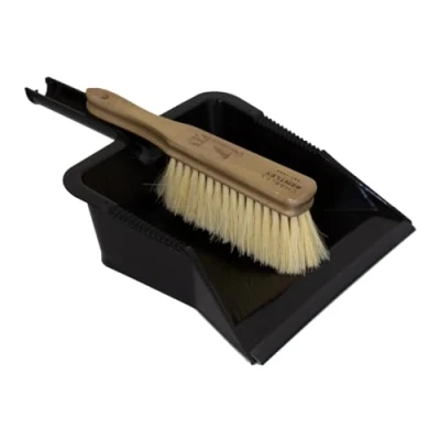 Image of CHARLES BENTLEY Dustpan &amp; Brush Set, Charnwood, Tampico Hand for Garden Outdoor, Maintenance, Premium Brushware, Green, FSC Certified Wood, Ridges, Soft Bristles (43x31x10cm)