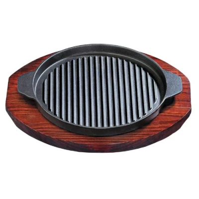 Image of Round Griddled/Ribbed Cast Iron Sizzler Platter with Wooden Trivet 26cm