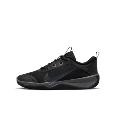 Image of Nike Performance OMNI Multi Court Unisex Training shoe for kids, Size: 6, Black/anthracite Textile/synthetics