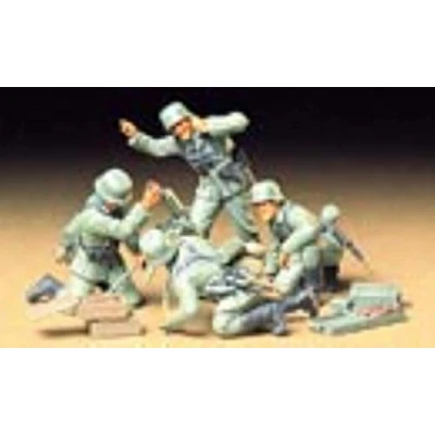 Image of TAMIYA 300035193 1:35 WWII Figure Set German Mortar Group (4)