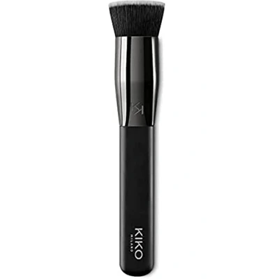 Image of KIKO Milano Face 05 Round Foundation Brush Flat Topped With Synthetic Fibers For Applying Liquid Or Mousse Products