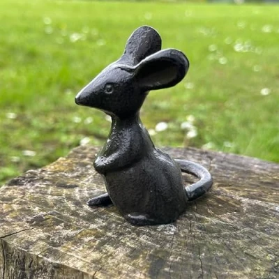 Image of Animal Crackers Cast iron mouse ornament figurine garden decoration in a &#039;listening&#039; pose, great quirky lover gift