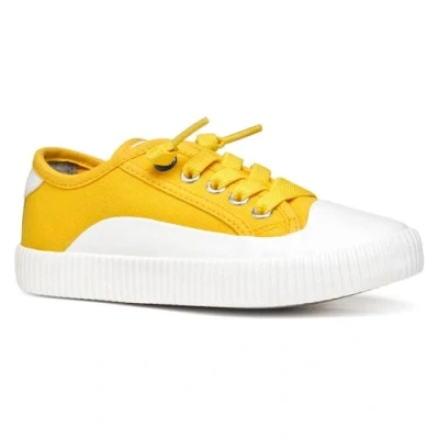Image of Geox J TIPPESTE BOY boys&#039;s Children&#039;s Shoes (Trainers) in Yellow