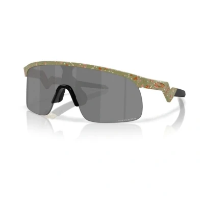 Image of Oakley Kid OJ9010 RESISTOR 901032 Sunglasses O_matter Green Grey Mask Normal