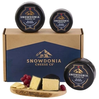 Image of Snowdonia Cheese Company Black Bomber Extra Mature Cheddar Gift Set 1kg Multipack Box