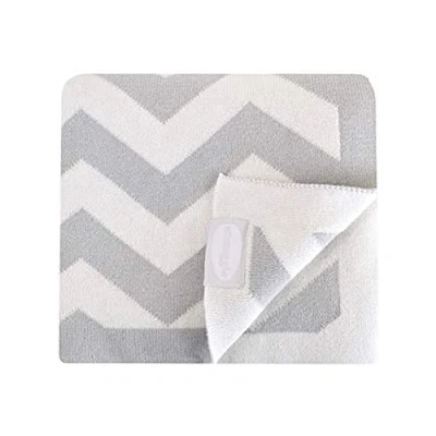 Image of Shnuggle Cosy Baby Blanket Grey Chevron