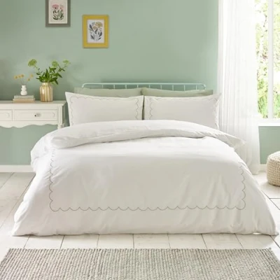 Image of Catherine Lansfield Scallop Border Embroidery Super King Duvet Cover Set with Pillowcases White/Green