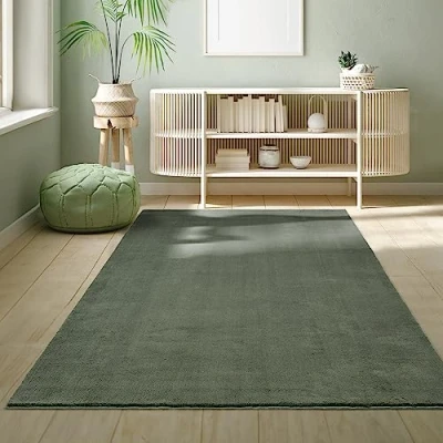 Image of the carpet Relax Rug, Modern, Fluffy, Short Pile, Non Slip Underside, Washable Up To 30C, Super Soft, Fur Look, Dark Green, 140 x 200 cm
