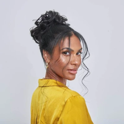 Image of Stranded International Fibre Curly Messy Bun (1 Black magic)
