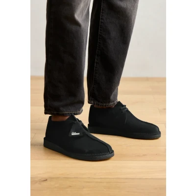 Image of Clarks Originals Desert TREK Casual laceups black, Men&#039;s, Size: 9.5, Black Suede