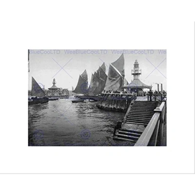 Image of Wee Blue Coo PIER LOWESTOFT VINTAGE HISTORY OLD BW BLACK FRAMED ART PRINT PICTURE B12X568